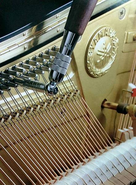 高雄鋼琴調音搬運維修回收購中古YAMAHA數位鋼琴二手KAWAI電子琴Roland出租