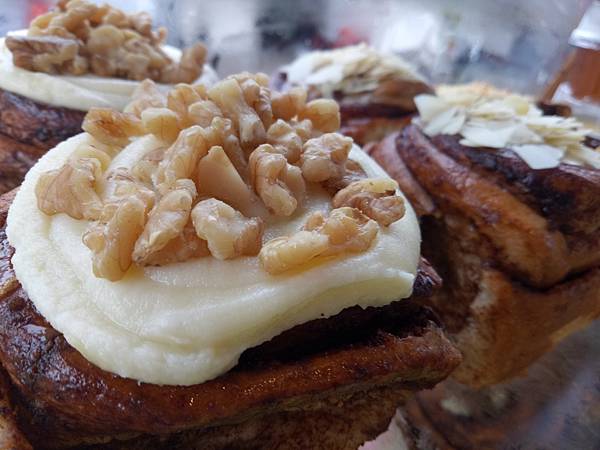 極品Cinnamon Roll ! 新鮮出爐香噴噴的肉桂捲令 極品Cinnamon Roll ! 新鮮出爐香噴噴的肉桂捲令