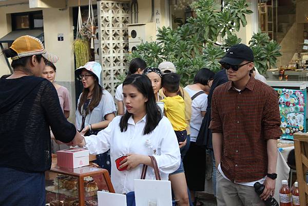 胡三肉桂捲遠征台中!! 審計新村市集熱滾滾好比粉絲見面會 胡三肉桂捲遠征台中!! 審計新村市集熱滾滾好比粉絲見面會