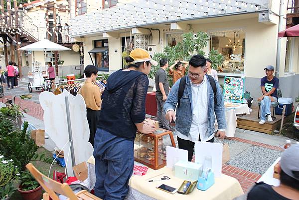 胡三肉桂捲遠征台中!! 審計新村市集熱滾滾好比粉絲見面會