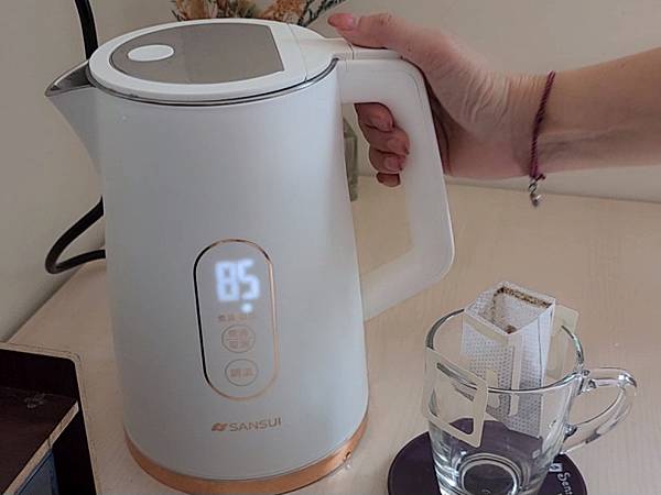 SANSUI山水／1.7L不鏽鋼智能溫控電茶壺
