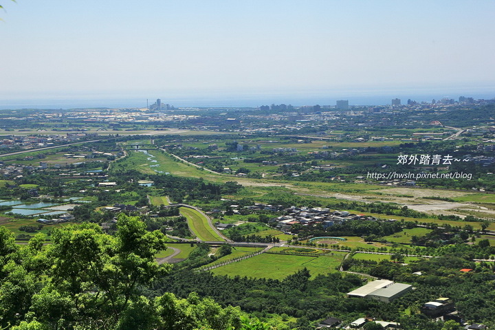 佐倉步道遠眺佐倉街、八堵毛溪