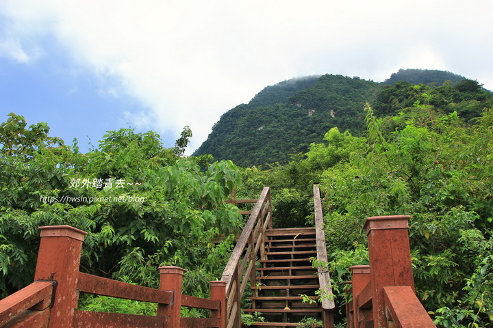 前方即是沙婆噹山