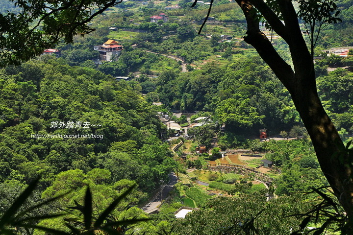 俯瞰泉源路、十八份拐圳步道、七窟溫泉餐廳