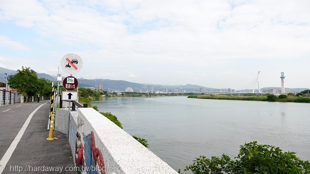 淡水河右岸自行車道