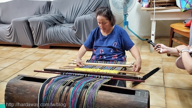 傳統泰雅編織機