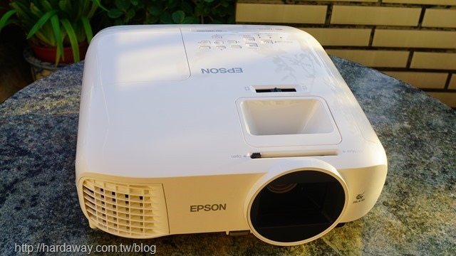 EPSON EH-TW5700家庭劇院投影機