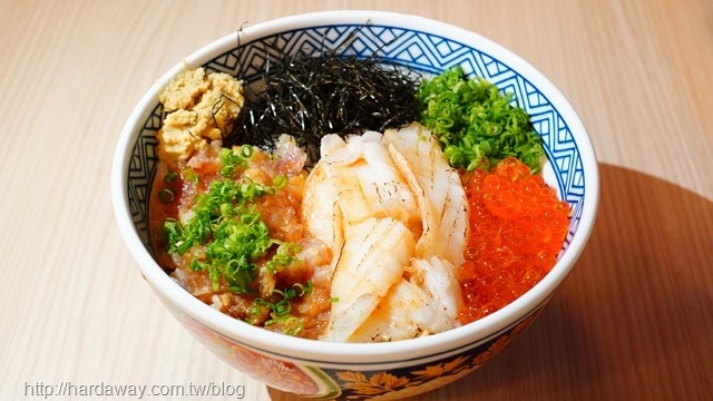 歐買尬黃金三色丼