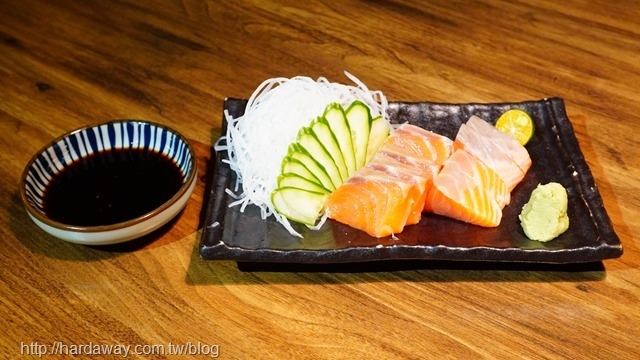 老八風居酒屋鮭魚生魚片