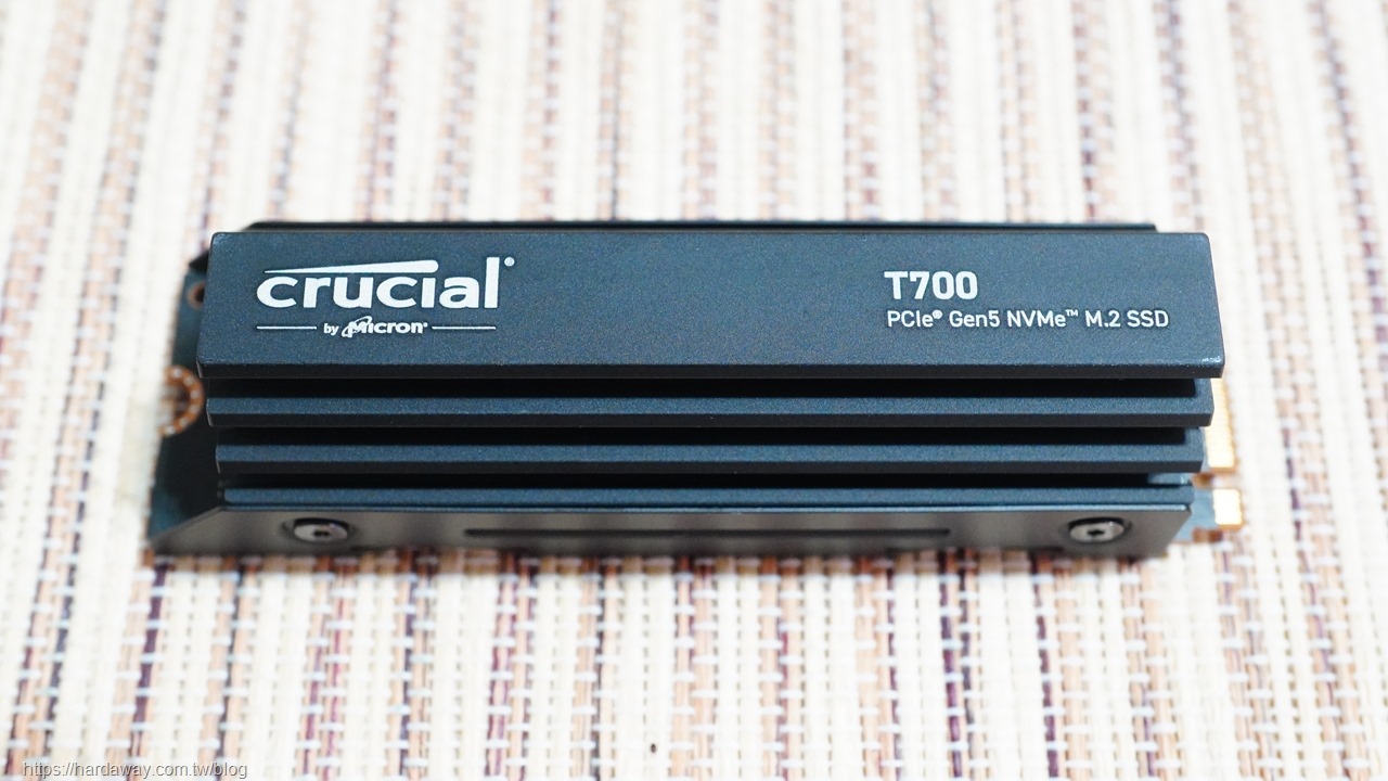 美光Crucial T700