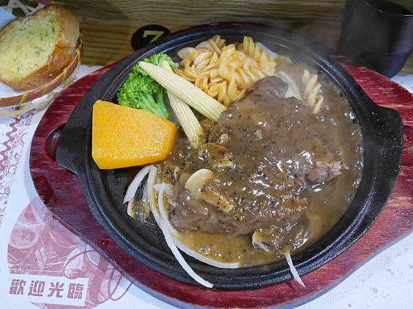 105.7.30 仁愛市場鼎王牛排