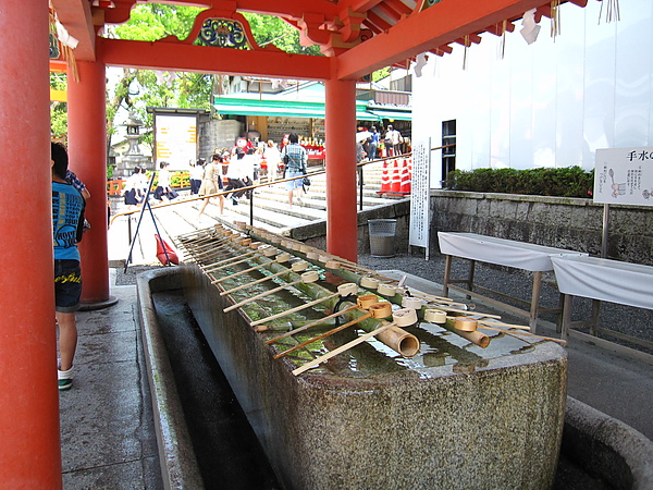 伏見稻荷神社 04 特寫：手水舎