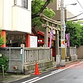 安倍晴明神社 01 在金龜車民宅旁.JPG