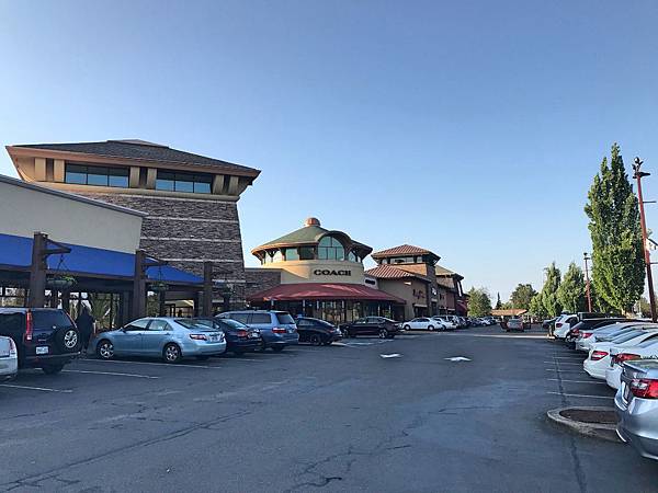 Woodburn Premium Outlets