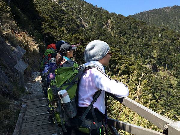 爬玉山.jpg 爬玉山.jpg