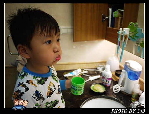20121102_早上自己刷牙014