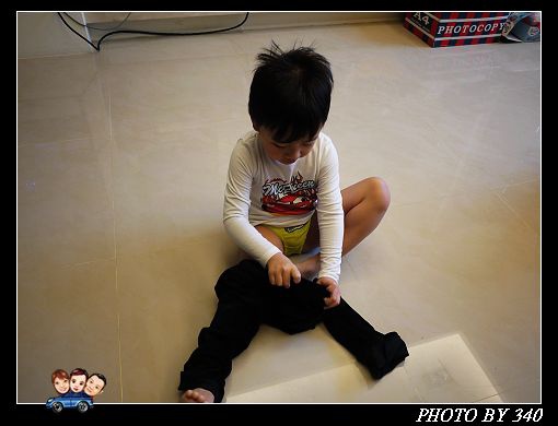 20121127_自己穿褲子002