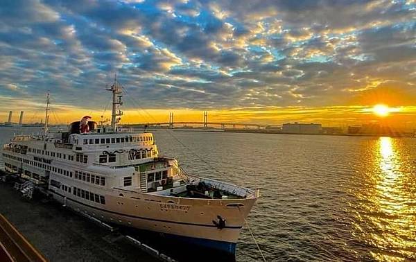 觴詠憶姝玥:十三字行橫縱賦《藏斜詩》