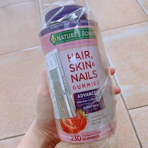 【孕後日記】產後掉髮的養護路程(自製生髮水精油配方) 【孕後日記】產後掉髮的養護路程(自製生髮水精油配方)