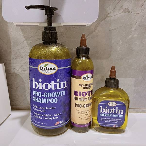 【孕後日記】產後掉髮的養護路程(自製生髮水精油配方) 【孕後日記】產後掉髮的養護路程(自製生髮水精油配方)