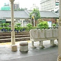 台中火車站的奇特造景.JPG