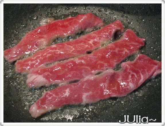 (COSTCO)牛小排火鍋肉片、溫泉蛋、胡麻醬。 (1).jpg (COSTCO)牛小排火鍋肉片、溫泉蛋、胡麻醬。 (1).jpg