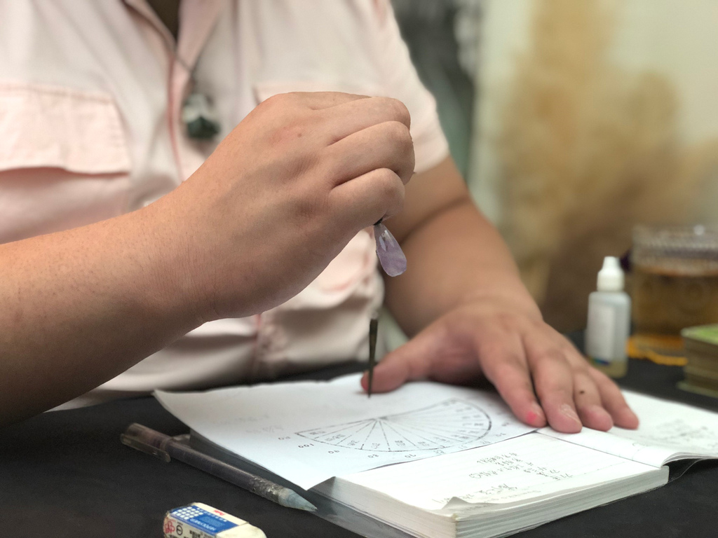 2023好運勢!台北東區最美塔羅占卜店:靈擺與能量、塔羅牌庫 2023好運勢!台北東區最美塔羅占卜店:靈擺與能量、塔羅牌庫