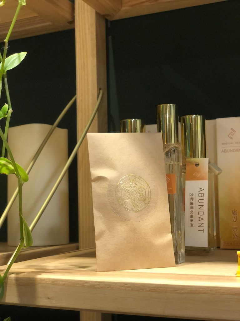 2023好運勢!台北東區最美塔羅占卜店:靈擺與能量、塔羅牌庫 2023好運勢!台北東區最美塔羅占卜店:靈擺與能量、塔羅牌庫