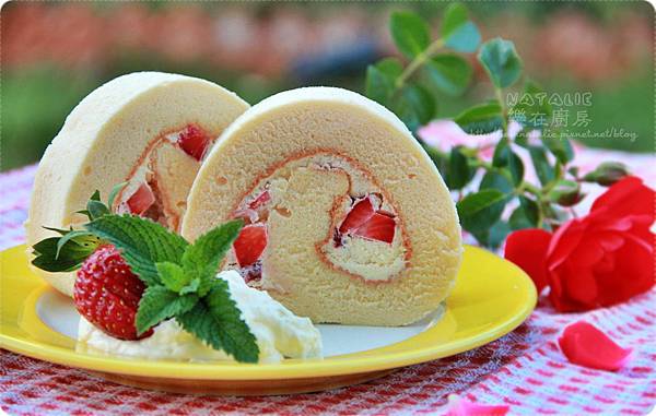 strawberry swiss roll.JPG