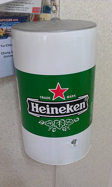 海尼根充氣酒瓶 $100