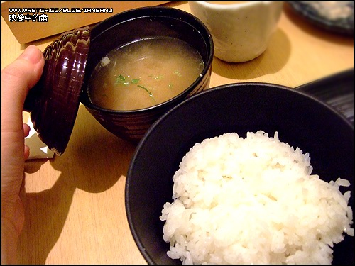 味增湯和白飯。