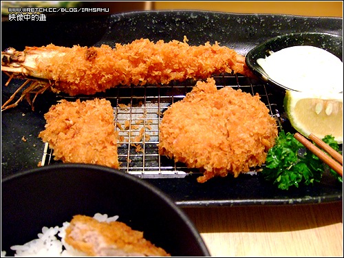 老妹點的，香脆鮮蝦%26;腰內豬排套餐 