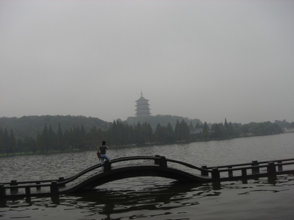 遠眺雷峰塔