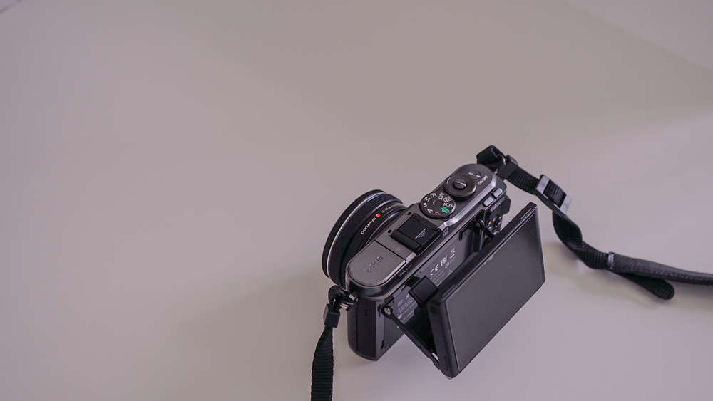 大花說隨身微單眼相機3C開箱olympus pen e-pl10翻轉螢幕4K錄影04.png