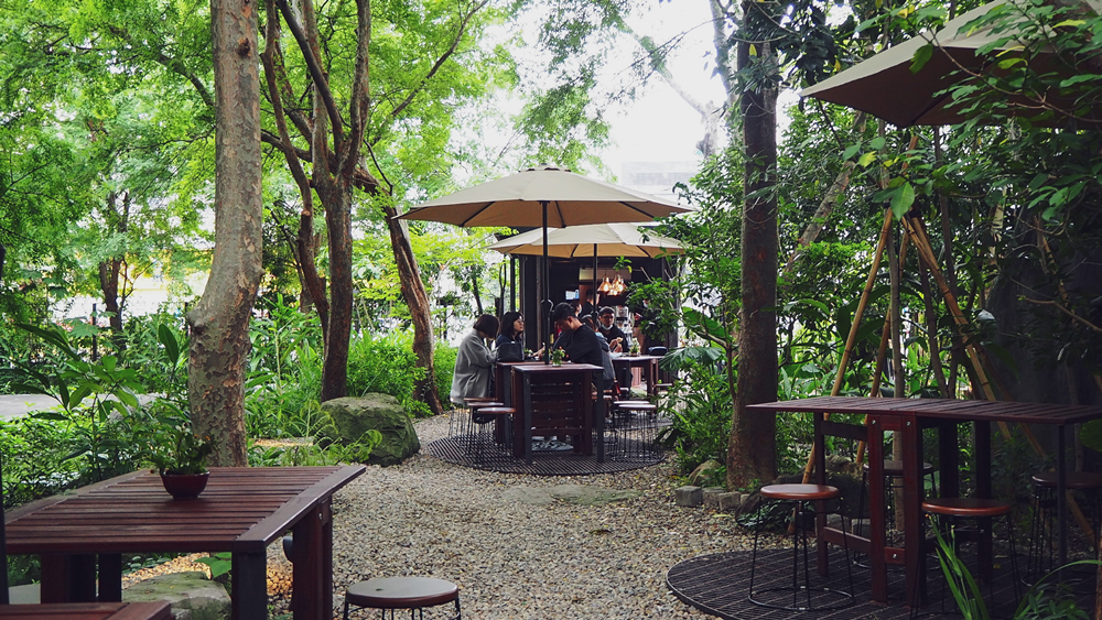 大花說隨身微單眼相機3C開箱olympus pen e-pl10翻轉螢幕4K錄影19.png