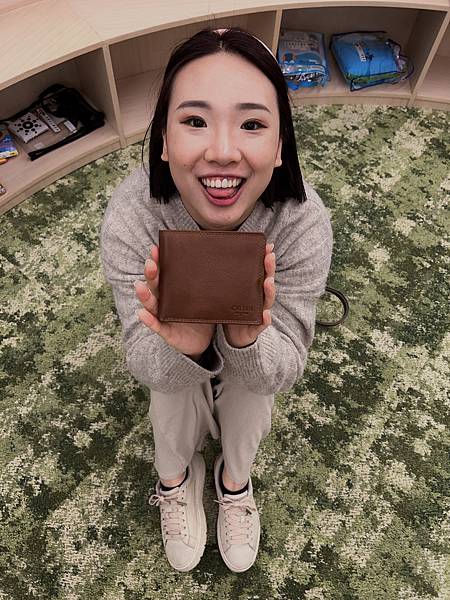 【網購】精緻度不輸精品包的高質感牛皮真皮包｜真皮多折男仕短皮