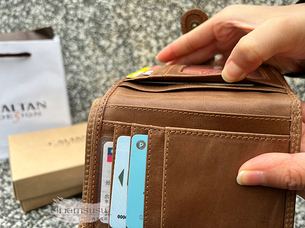 【網購】開箱 CALTAN 扣式多功能兩折零錢短夾 ｜輕巧、