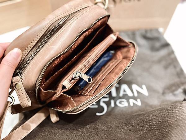 【網購】開箱 CALTAN真皮分層多收納側背包｜輕巧、方便、