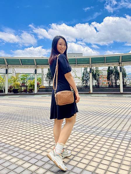 【網購】開箱 CALTAN真皮分層多收納側背包｜輕巧、方便、