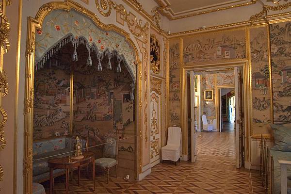 saint_petersburg_vyborg-bedroom_grand_palace_peterhof_suburb