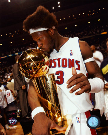 ben_wallace_kissing_2004_nba_championship_trophy_photofile