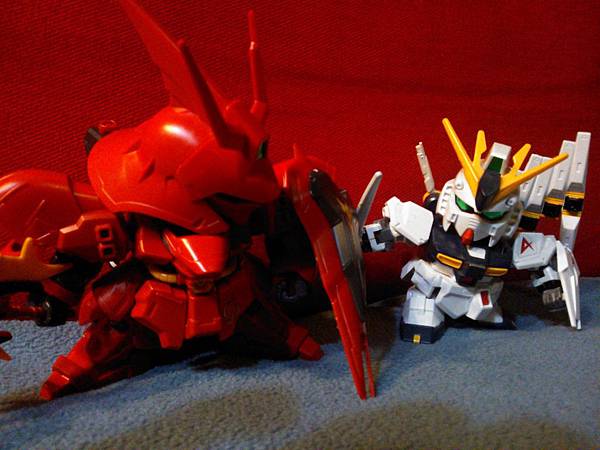 MSN-04 Sazabi vs RX-93 V Gundam