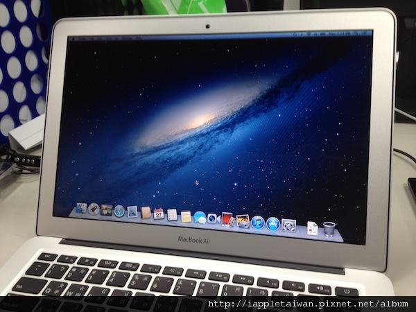 Apple_MacBookAir_25