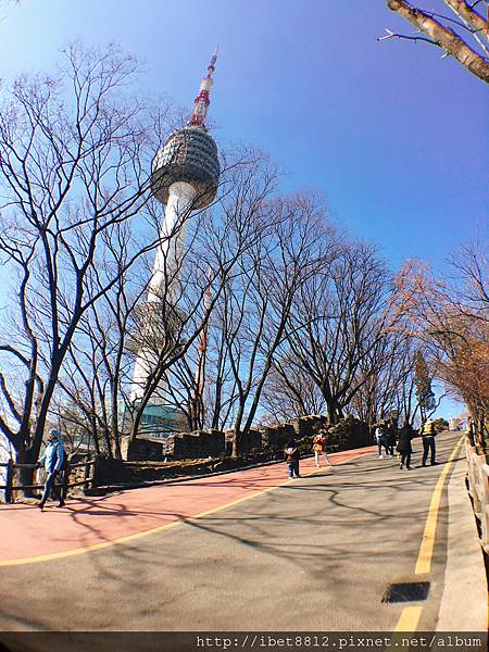 。首爾景點-明洞站 // 就用步行登上南山公園吧！