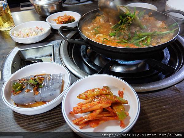 。首爾吃喝-望遠站 // 老字號韓式餐廳「豐盛的飯桌」푸짐한