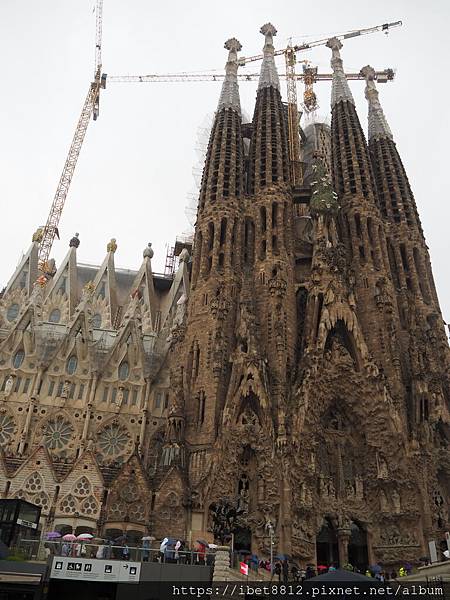 。西班牙-巴塞隆納景點 // 百年工程進行中！曠世鉅作聖家堂