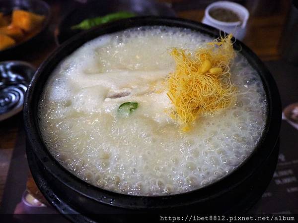 。首爾吃喝-教大站 // 好愛松子蔘雞湯！覺得可以再來的「3