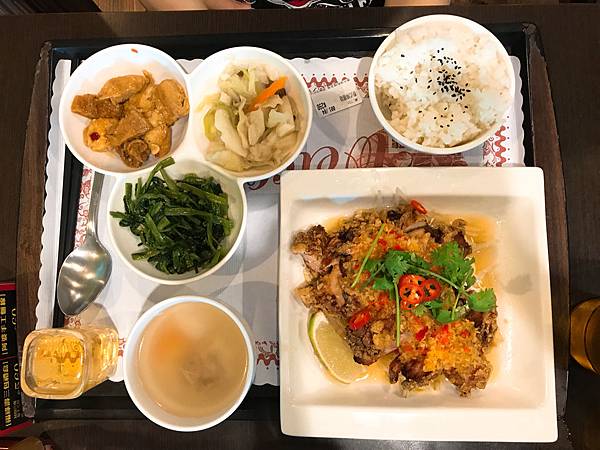 南投 草屯 春水岸 超厲害的私房簡餐店招牌古早味麥芽豬腳套餐 凱倫543 痞客邦