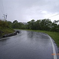 才換好雨衣沒多久，雨就開始狂飆