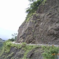 縣197-約29公里附近，掛在懸崖上的197